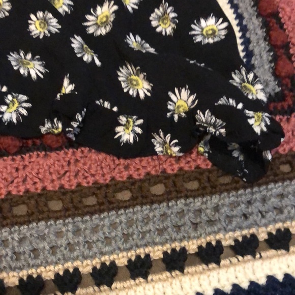 Torrid Plus Size Flowy Ruffley Daisy Tank Top - Size 1 - Picture 3 of 7